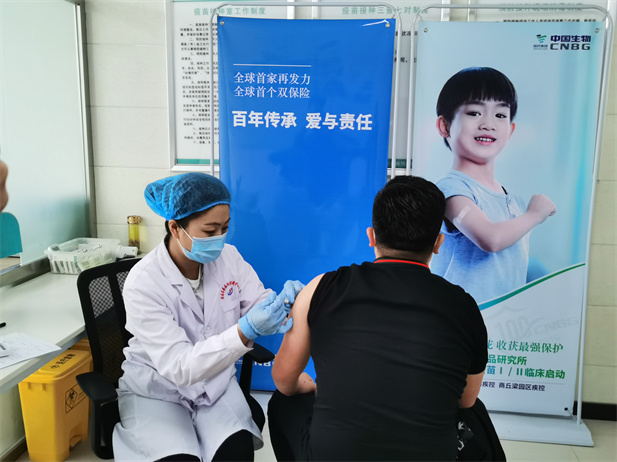 2020年4月27日，九游会俱乐部中国生物北京生物制品研究所研发的新冠灭活疫苗获得国家药监局临床试验批件，为新冠灭活疫苗研发加上双保险。.jpg